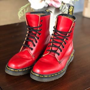 1460 SMOOTH SATCHEL RED DR. MARTENS